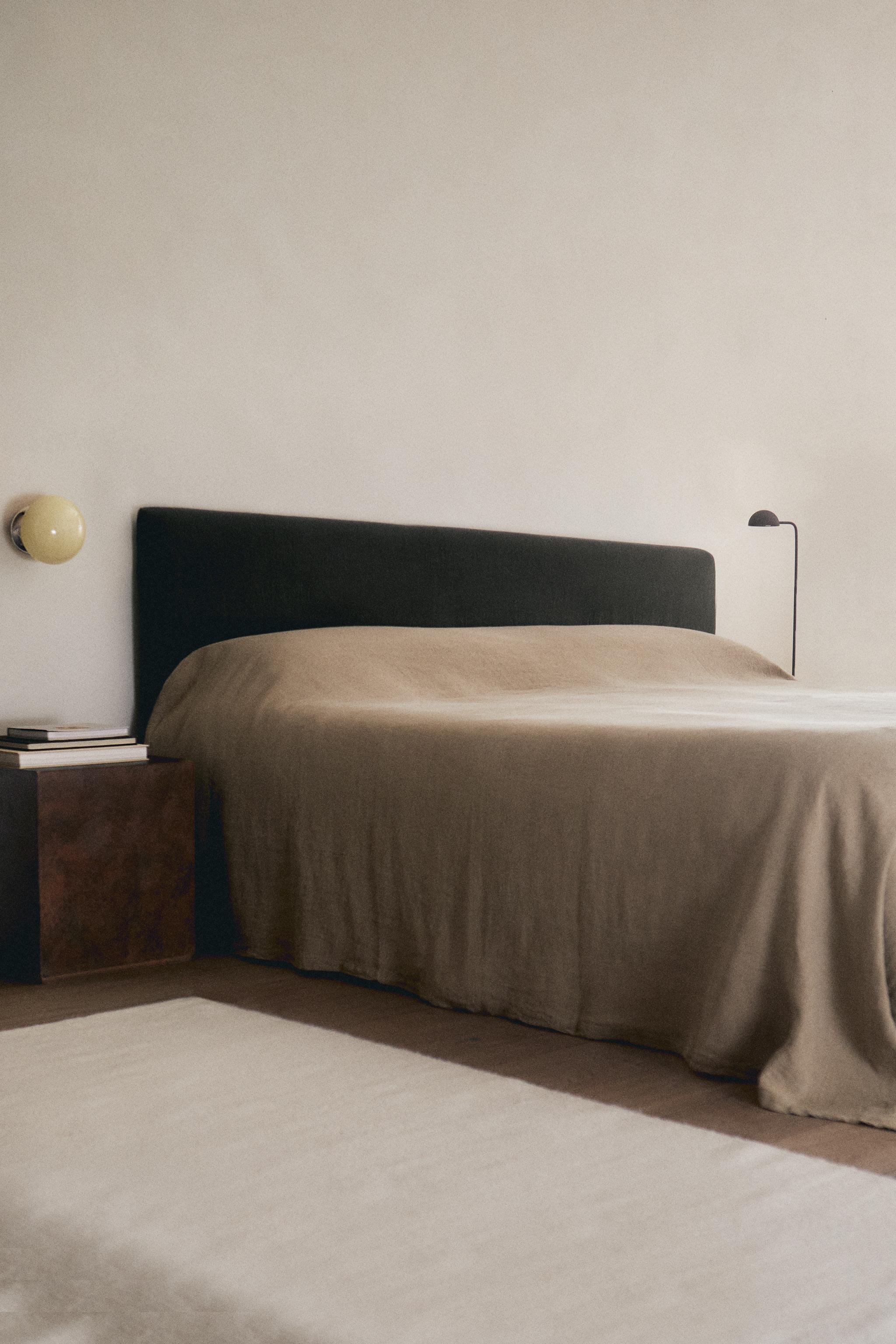 PLAIN FADED LINEN BEDSPREAD